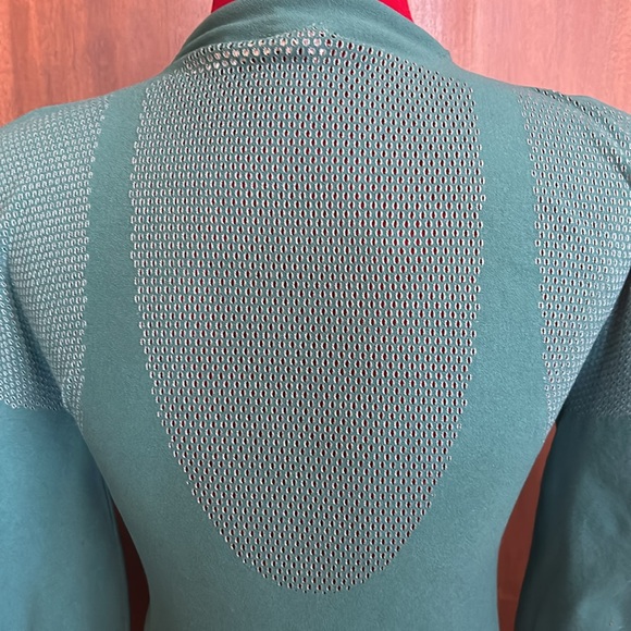 Fabletics Perforated Stylized Corset Top - Picture 4 of 7
